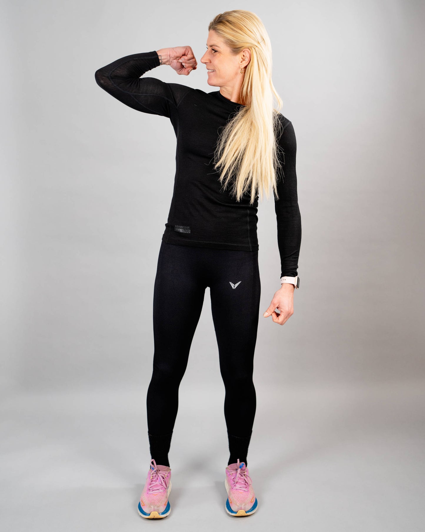 Czarny T-shirt z długim rękawem i wełną merynosów – Rikke Hørlykke x Winnershape