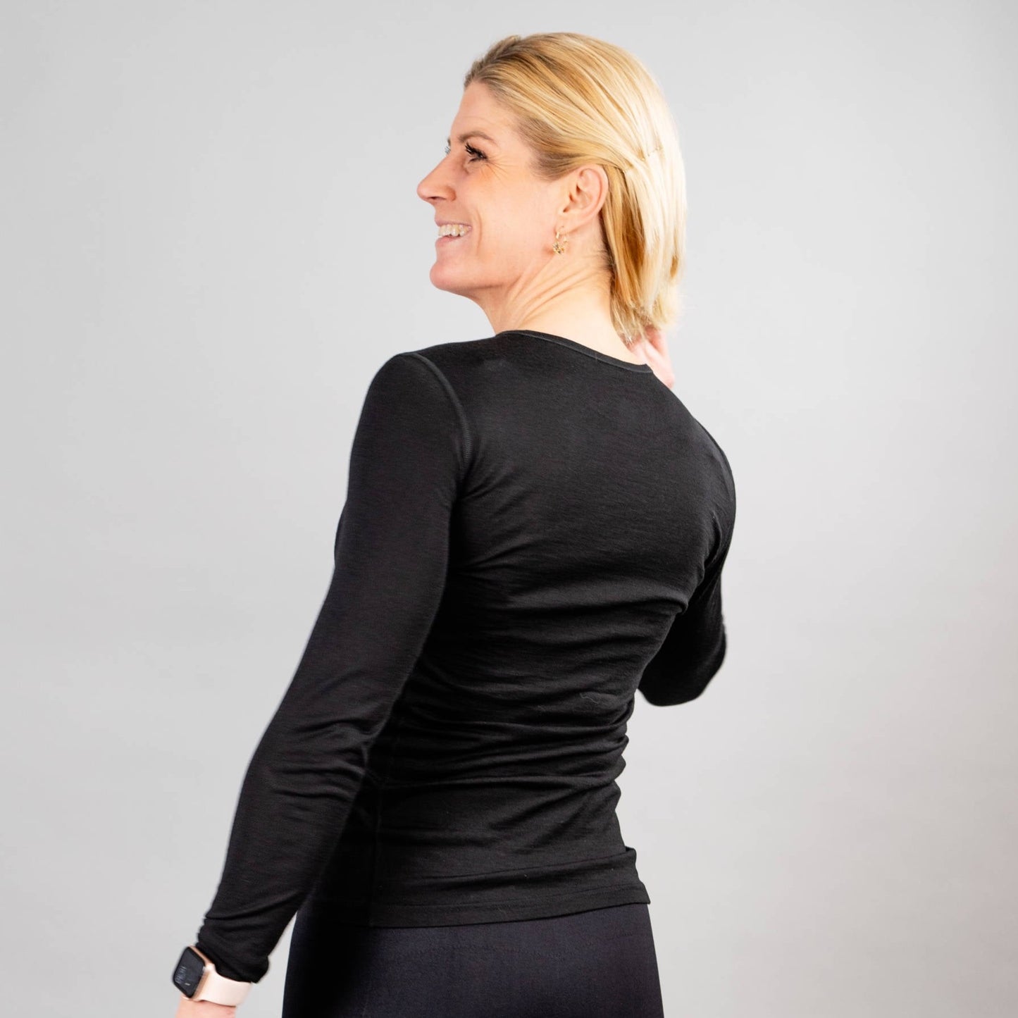 Czarny T-shirt z długim rękawem i wełną merynosów – Rikke Hørlykke x Winnershape