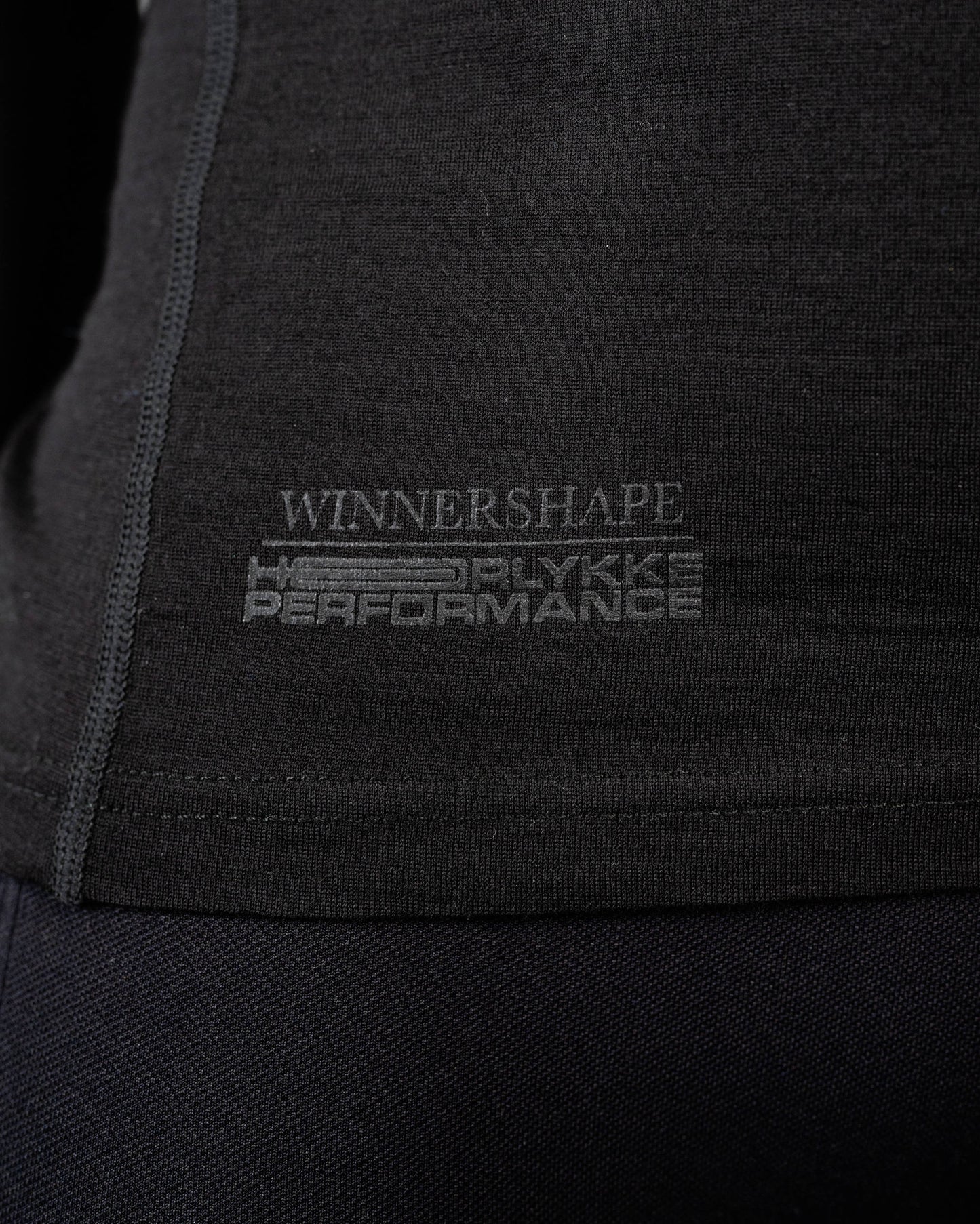 Czarny T-shirt z długim rękawem i wełną merynosów – Rikke Hørlykke x Winnershape