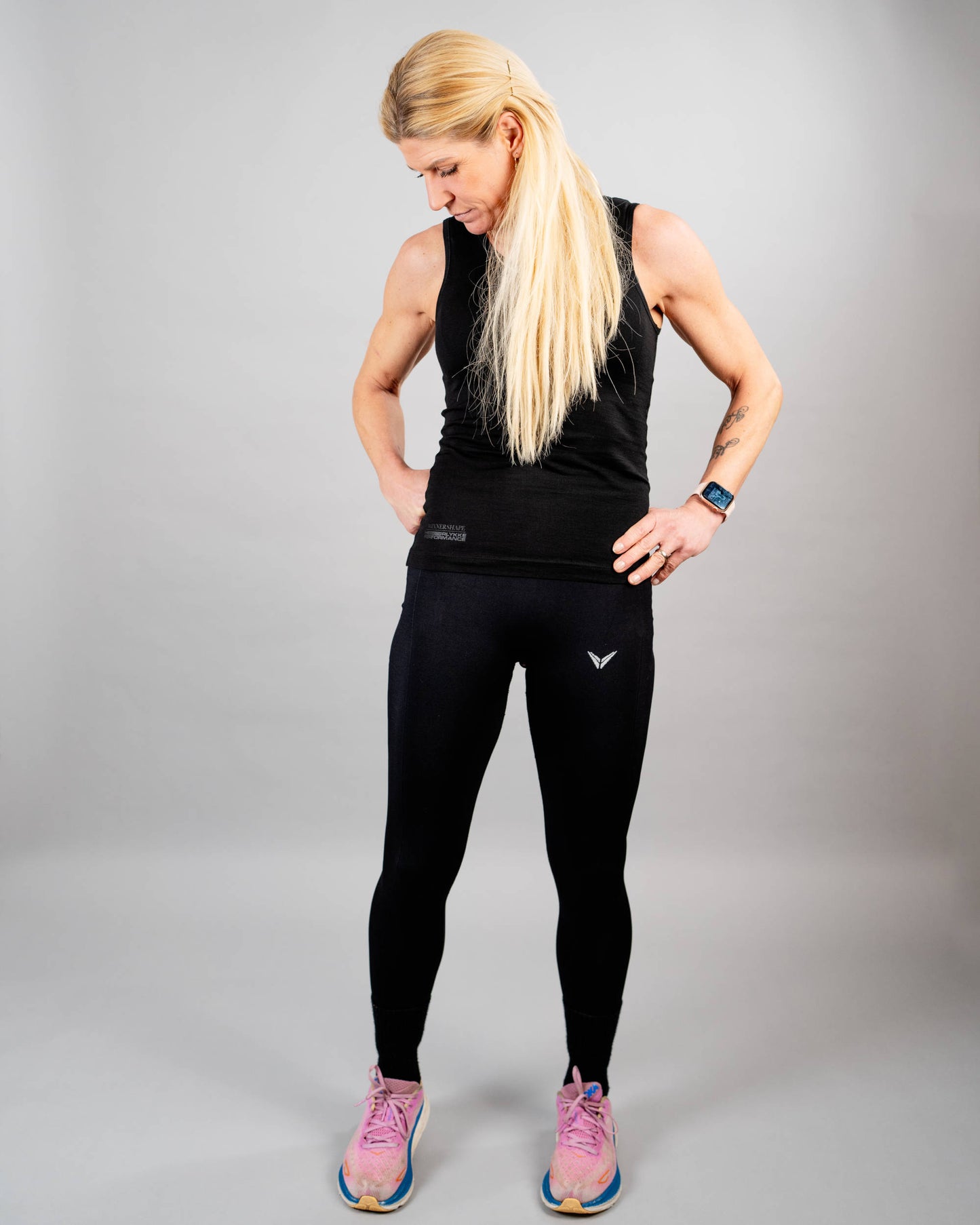 Czarny top z wełny merynosów – Rikke Hørlykke x Winnershape