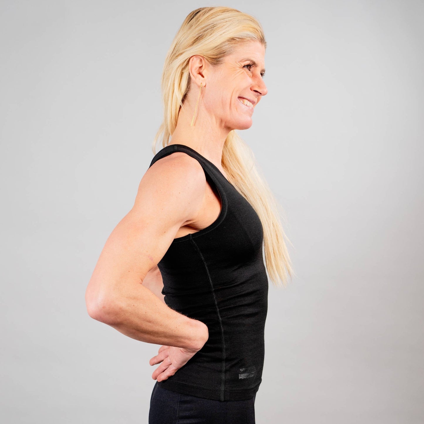 Czarny top z wełny merynosów – Rikke Hørlykke x Winnershape