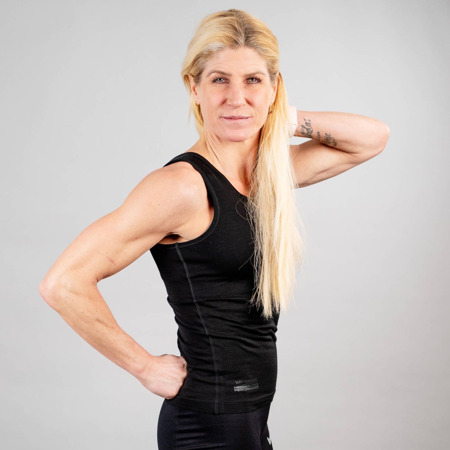 Czarny top z wełny merynosów – Rikke Hørlykke x Winnershape