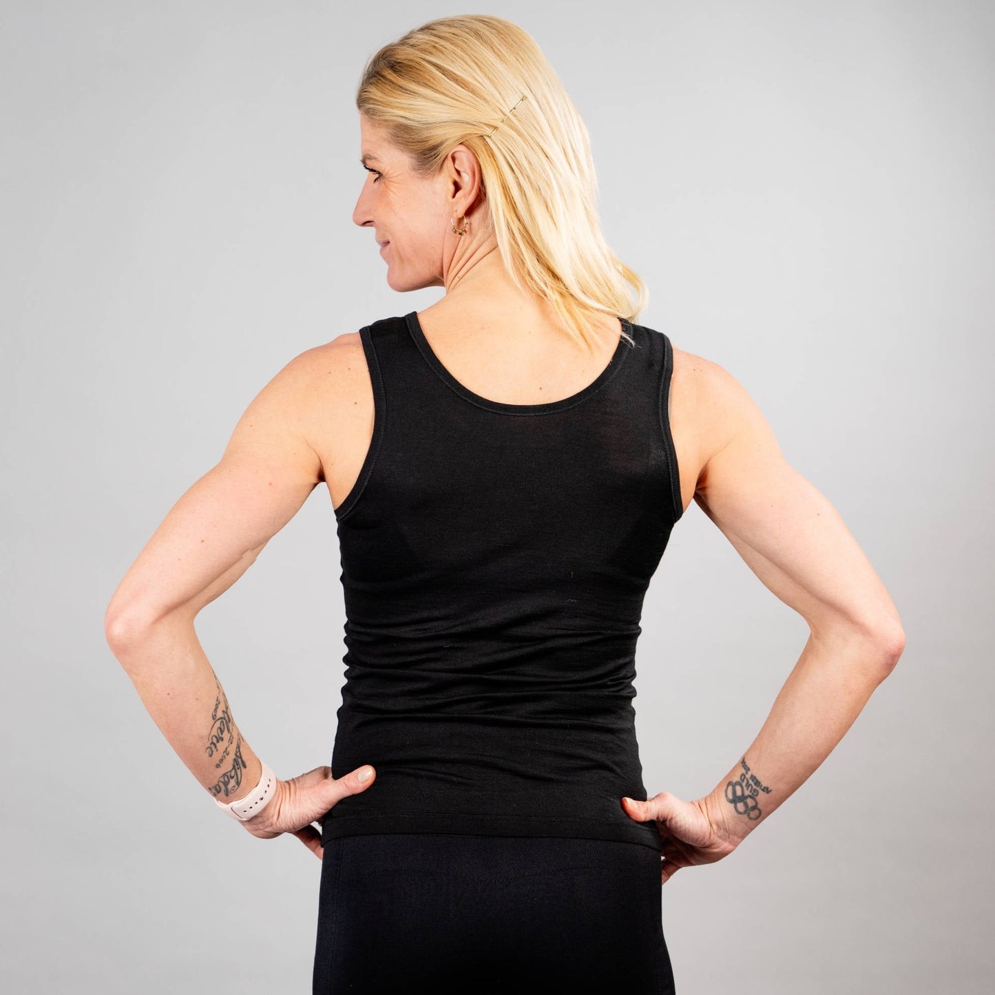 Czarny top z wełny merynosów – Rikke Hørlykke x Winnershape