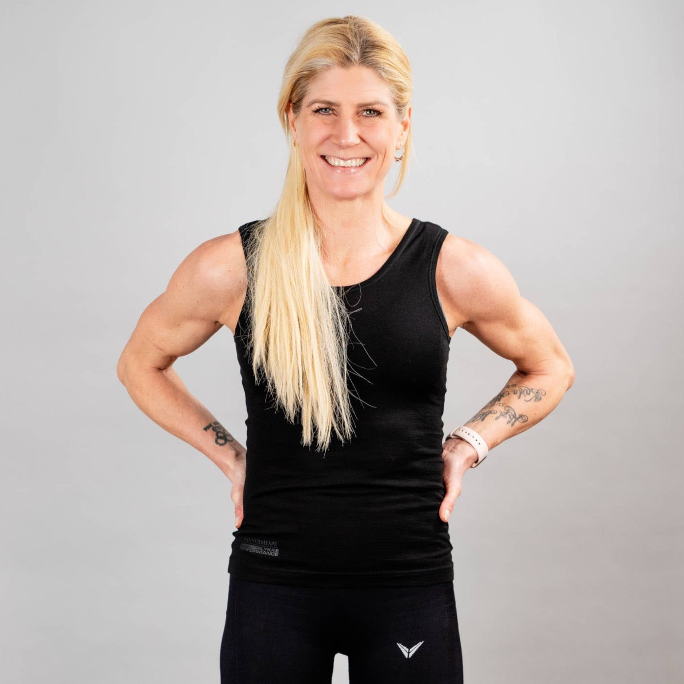 Czarny top z wełny merynosów – Rikke Hørlykke x Winnershape