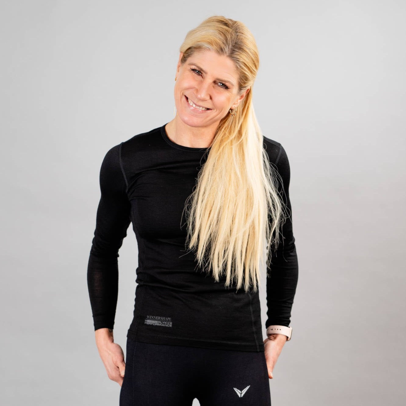 Czarny T-shirt z długim rękawem i wełną merynosów – Rikke Hørlykke x Winnershape